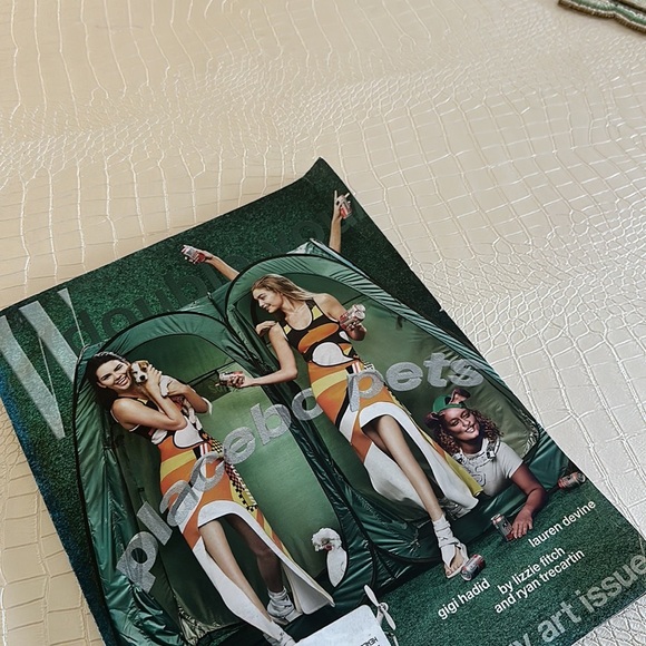 W Magazine November 2016 Anniversary Issue Gigi Hadid Kendall Jenner - Picture 1 of 8